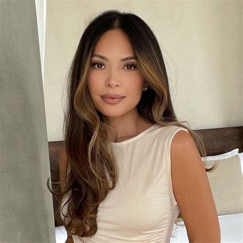 Marianna hewitt - Feb 27, 2023 · Mariana Hewitt is the leading voice in social media and the co-founder of Summer Fridays, the skincare brand whose iconic jet lag mask became an instant bestseller. Marianna is also the host of her own podcast Life with Marianna, the number one fashion and beauty podcast.